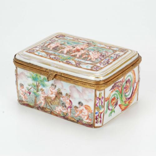 CAPODIMONTE&#39;S JEWELLERY BOX, 19TH CENTURY. 