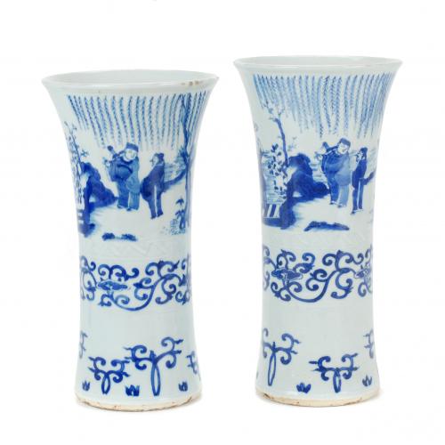 LATE 19TH CENTURY CHINESE SCHOOL PAREJA DE JARRONES.