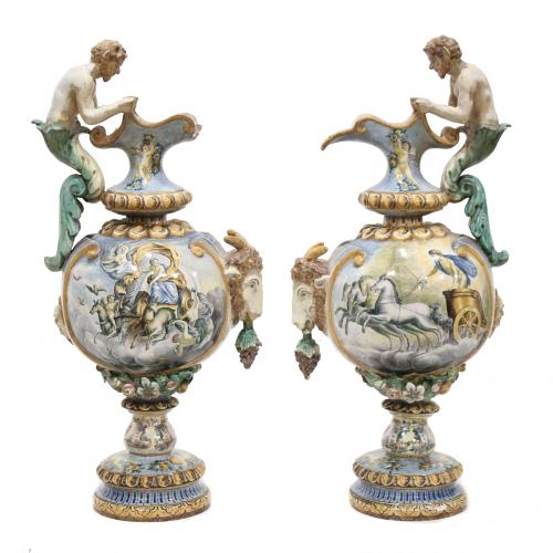 PAREJA DE JARRAS ORNAMENTALES DE MAJOLICA, PPS. SIGLO XX. COUPLE OF ORNAMENTAL VASES IN MAJOLICA, EARLY 20TH CENTURY.