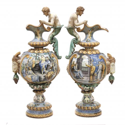 PAREJA DE JARRAS ORNAMENTALES DE MAJOLICA, PPS. SIGLO XX. C