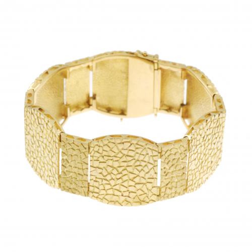GOLD BRACELET.