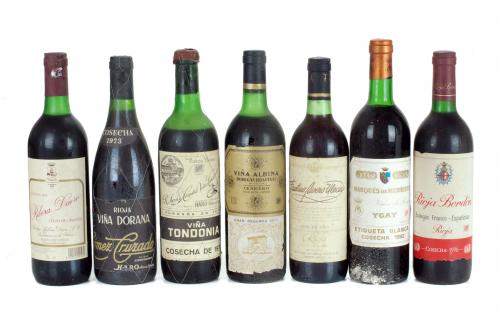 LOTE DE DIECISIETE BOTELLAS DE VINO TINTO.