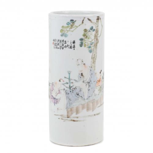 CHINESE POT, EARLY C20th.