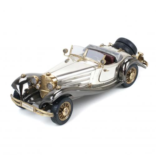 SCALE MODEL OF 1935 MERCEDES, SILVER.