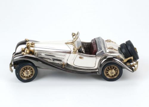 SCALE MODEL OF 1935 MERCEDES, SILVER.