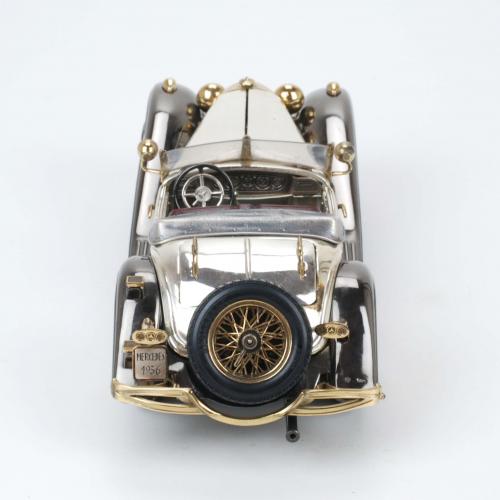 SCALE MODEL OF 1935 MERCEDES, SILVER.