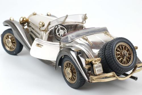SCALE MODEL OF 1935 MERCEDES, SILVER.
