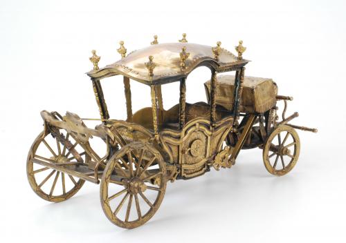 SMALL GOLD PLATED SILVER PORTUGUESE CARRIAGE, MID C20th. 