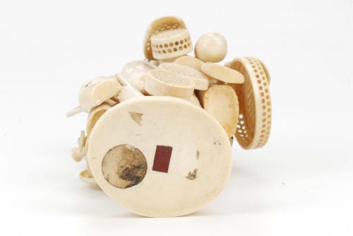 JAPANESE SCHOOL, MEIJI PERIOD, LATE C 19th OKIMONO, "SCRAP