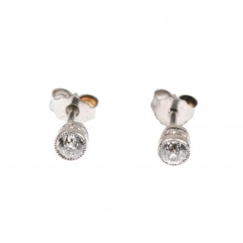 PENDIENTES DORMILONAS DE DIAMANTES.