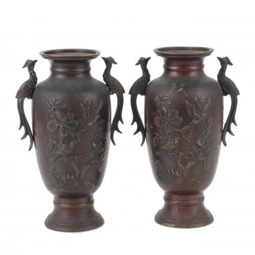 PAIR OF JAPANESE VASES, EARLY C20th