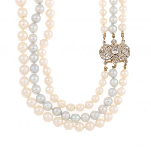 THREE STRAND PEARL NECKLACE.