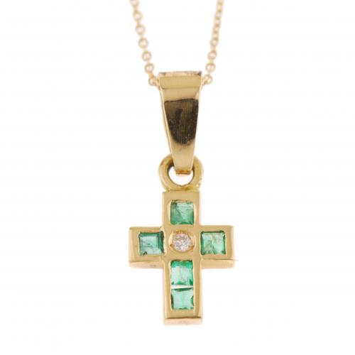 EMERALD AND DIAMOND CROSS PENDANT.