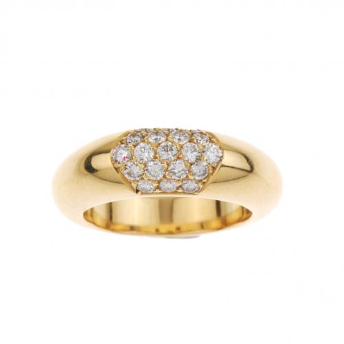 GOLD AND PAVÉ DIAMOND RING.