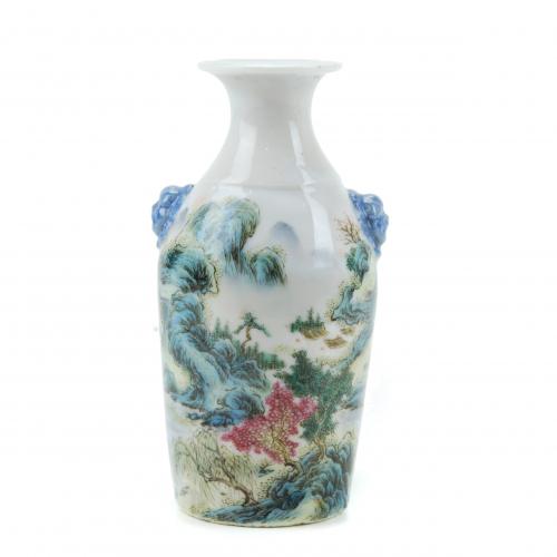 SMALL CHINESE VASE, C19th