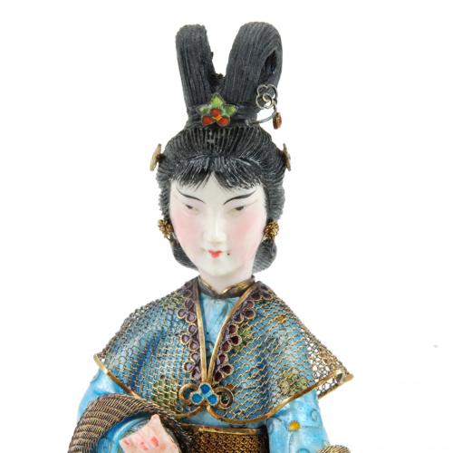 DAMA CHINA, CIRCA 1950.