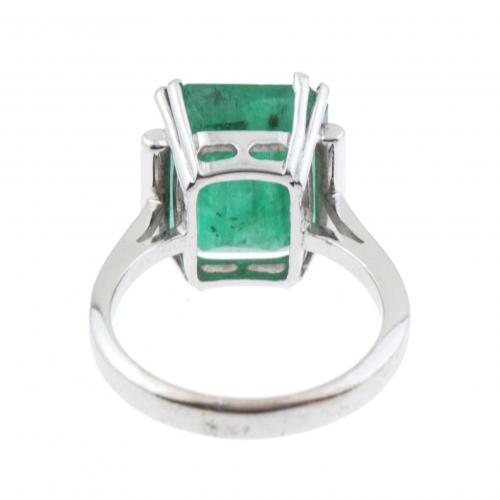 EMERALD RING.