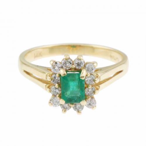 ROSETTE RING WITH EMERALD. 