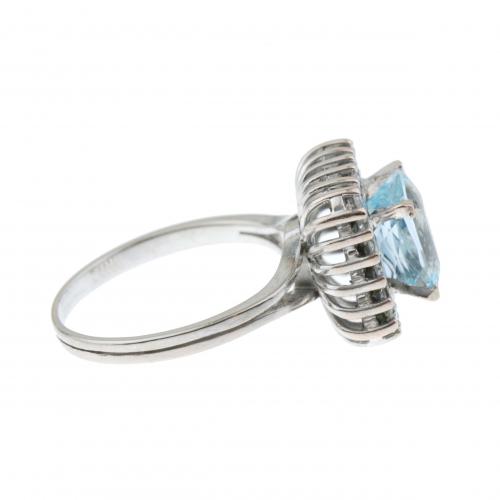 AQUAMARINE AND DIAMOND ROSETTE RING.