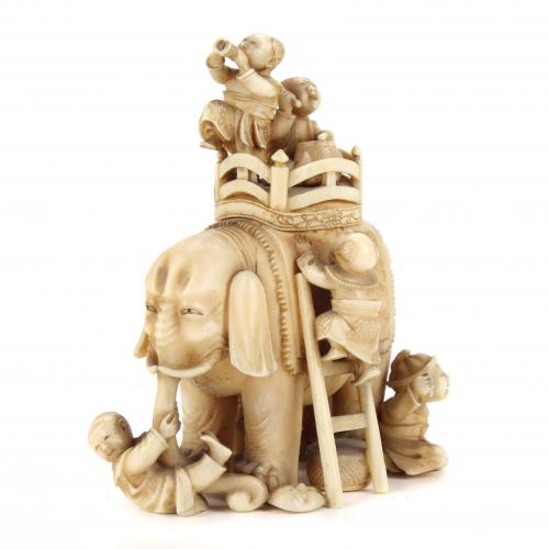 ESCUELA JAPONESA. PERÍODO MEIJI, FIN. SIGLO XIX. "ELEFANTE MUSICAL CON NIÑOS".