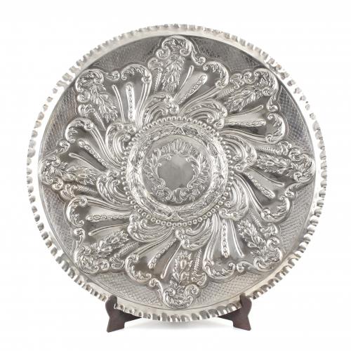 ORNAMENTAL EMBOSSED SILVER TRAY, MADRID, MID 1911.