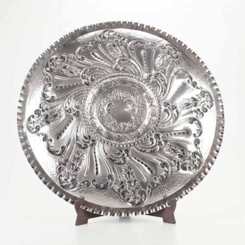 ORNAMENTAL EMBOSSED SILVER TRAY, MADRID, MID 1911.