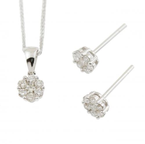 CONJUNTO DE PENDIENTES Y COLGANTE CON DIAMANTES.