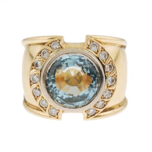 WIDE TOPAZ RING.