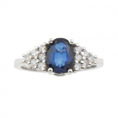 SORTIJA CON ZAFIRO Y DIAMANTES.