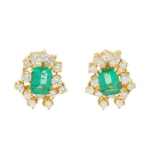 PENDIENTES CON DIAMANTES Y ESMERALDAS.