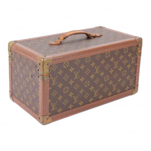 LOUIS VUITTON. TRAVELLING VANITY CASE.