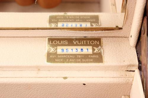 LOUIS VUITTON. TOCADOR DE VIAJE, CIRCA 1980.