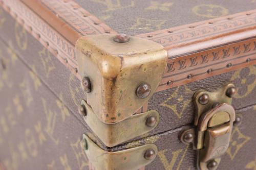 LOUIS VUITTON. TRAVELLING VANITY CASE.