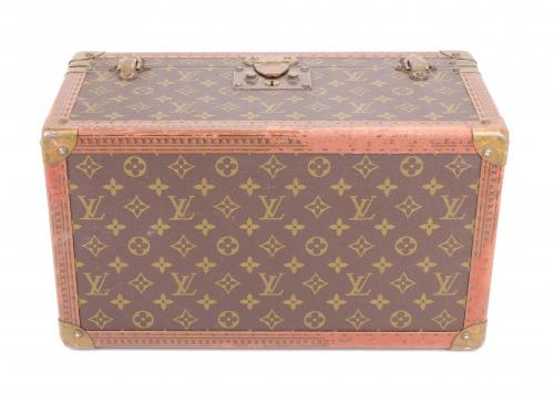 LOUIS VUITTON. TOCADOR DE VIAJE, CIRCA 1980.