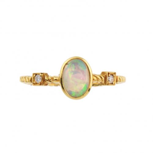 SORTIJA CON ÓPALO Y DIAMANTES.
