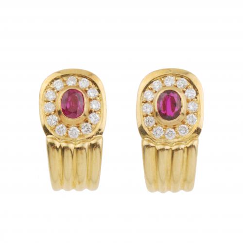PENDIENTES CON RUBÍES Y DIAMANTES.
