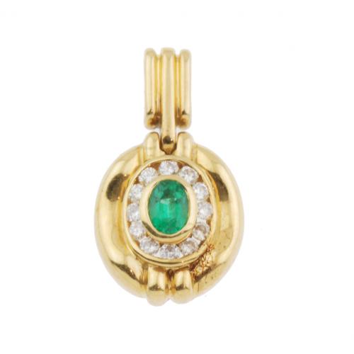 COLGANTE CON DIAMANTES Y ESMERALDA.