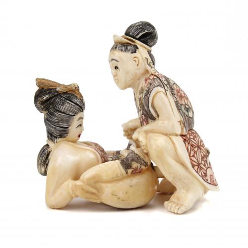 PEQUEÑA FIGURA ERÓTICA MÓVIL JAPONESA, SIGLO XX. 