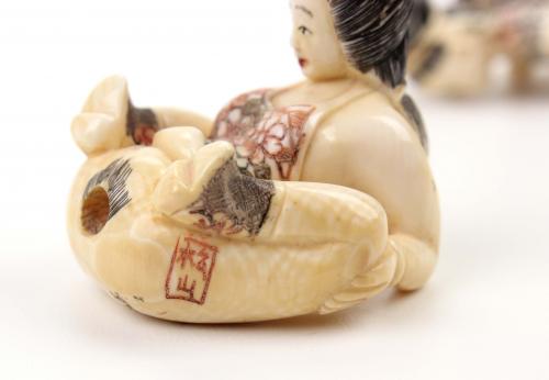 PEQUEÑA FIGURA ERÓTICA MÓVIL JAPONESA, SIGLO XX.