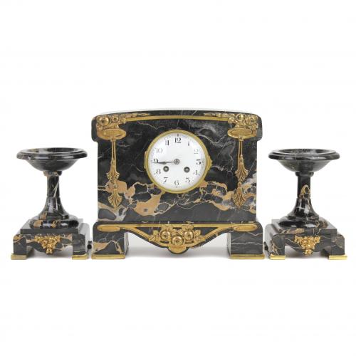 RELOJ CON GUARNICIÓN FRANCÉS ART DÉCO, CIRCA 1920.
