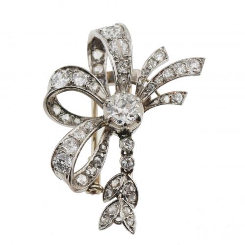 DIAMOND BOW BROOCH, EARLY C20th.