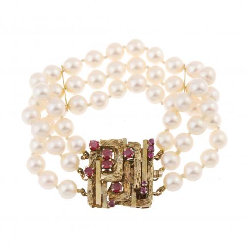 PEARL BRACELET. 