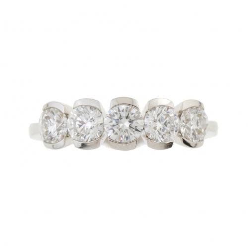 FIVE DIAMOND RING. 