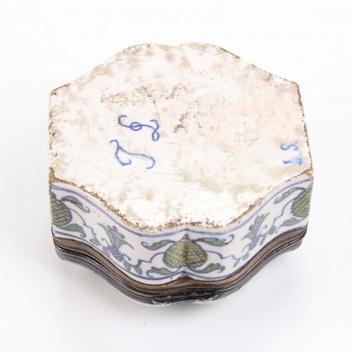 SMALL SPANISH OLERYS STYLE JEWELLRY BOX, C18th.
