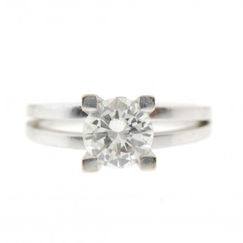 DIAMOND SOLITAIRE RING.