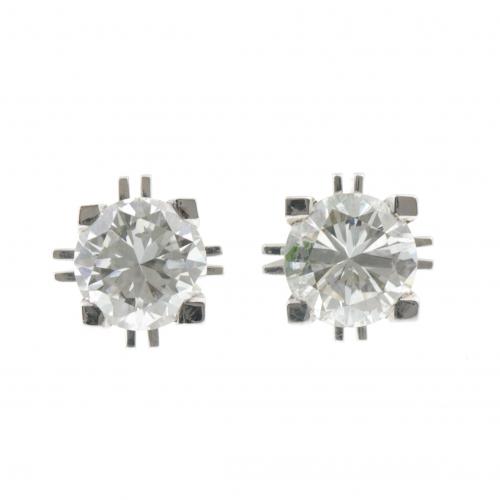 DIAMOND STUD EARRINGS.