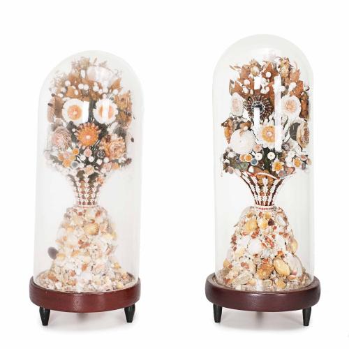 PAIR OF ELIZABETHAN FLOWER VASES IN COQUILLAGE, MID 19TH CENTURY.