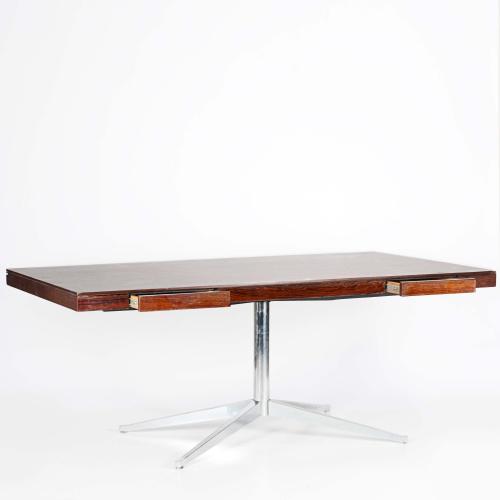 FLORENCE KNOLL (1917-2019). MESA DE DESPACHO, CIRCA 1960.