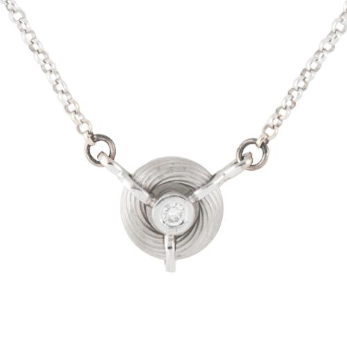CHAIN AND PENDANT.