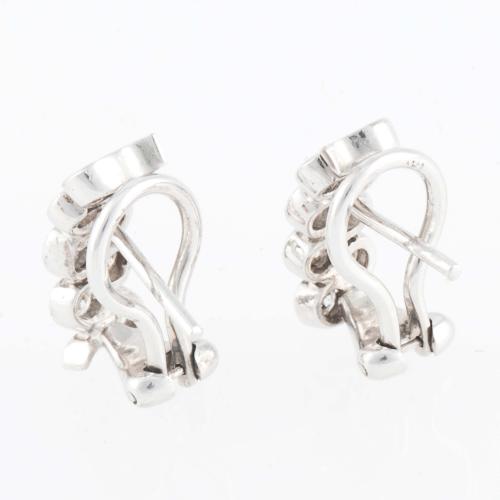 WHITE GOLD AND DIAMOND EARRINGS.